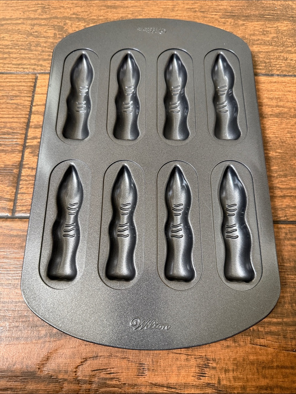 Wilton Halloween Witch Zombie 8 Cavities Fingers Cookie Pan Non Stick